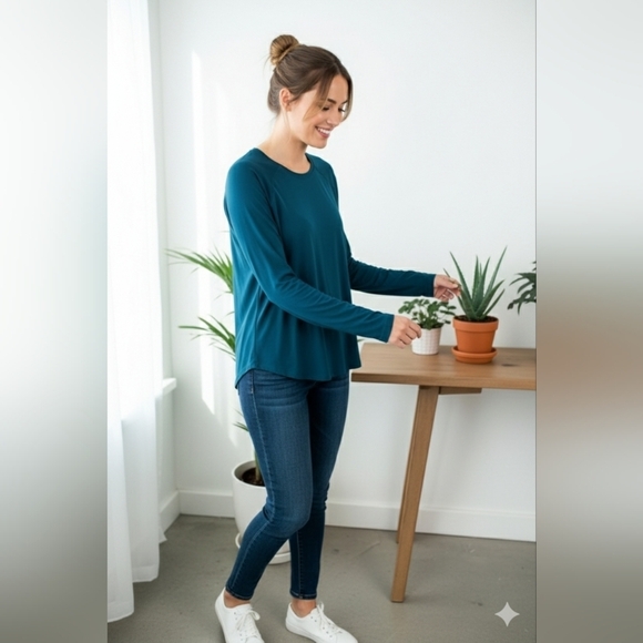 tek gear Tops - Tek Gear Adaptive Long Sleeve Performance Tee Size: LARGE, (EUC)